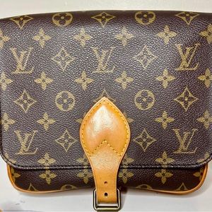 Beautiful Cartouchière MM crossbody! Good vintage condition.